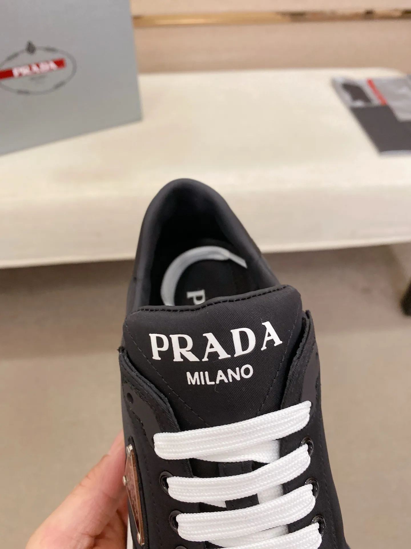 Factory price 540💰 ✔️✔️✔️High version High-quality new PRADA counters are on the market at the same time. The new men's shoes and 😘fabrics are selected from imported first-layer cowhide and are made by pure handcrafts. Lining: Full cowhide lining. 👍🏿 High-end ☄️ air-cushion molded anti-slip rubber outsole, exquisite lines, simple and elegant, comfortable and high-end for leisure travel. Code number: 38 to 44